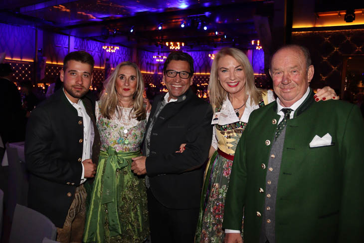 230210filserball081
