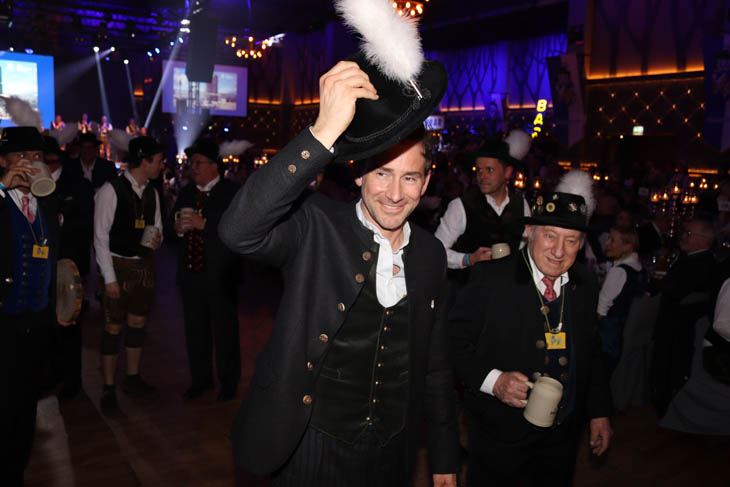 230210filserball144