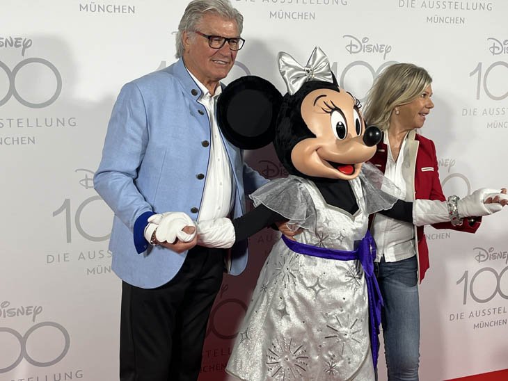Michael und Marieanne Hartl - Impressionen Red Carpet "Disney 100- Die Ausstellung" am 17.04.2023 / 230417disney100-041 ©Foto: Martin Schmitz 