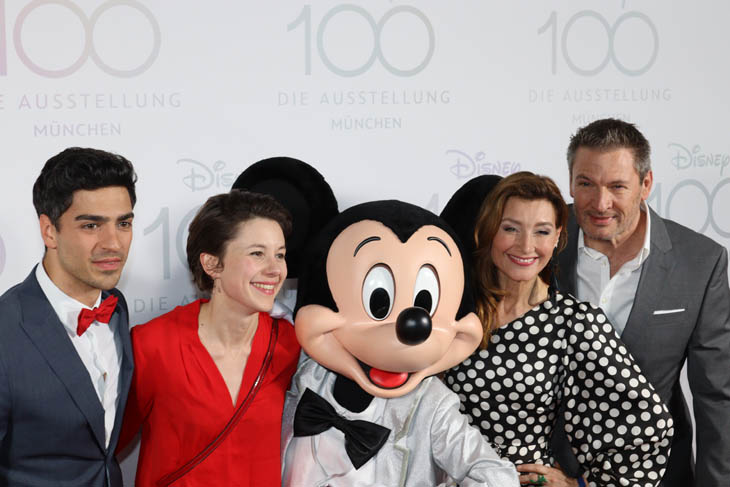 230417disney100-075