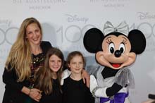 230417disney100-050