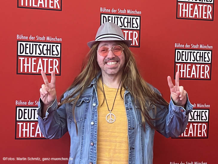 Schauspieler /Regisseur Adam Joskola: Impressionen Red Carpet Hair Premiere am 15.07.2023 im Deutschen Theater / 230715hair-premiere002 ©Foto: Martin Schmitz 