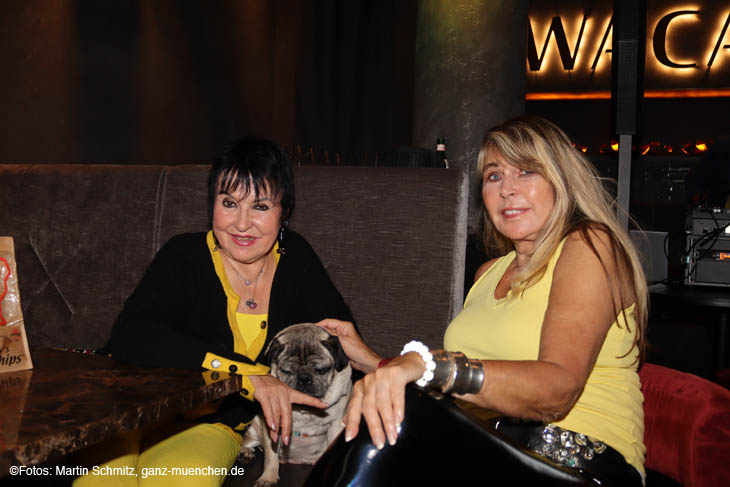 Uschi Ackermann und Claudia Carpendale beim WACA Goes Yellow Event im WACA in der Motorwelt München (©Foto:Martin Schmitz)