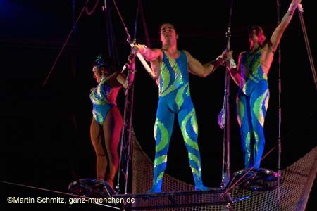 051225circus_krone051