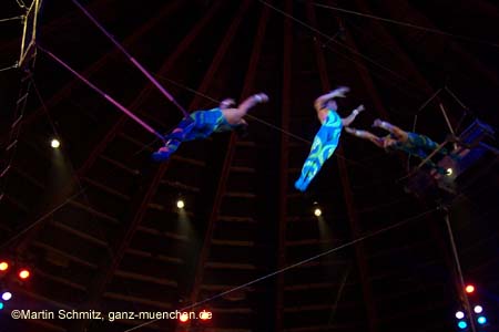 051225circus_krone052