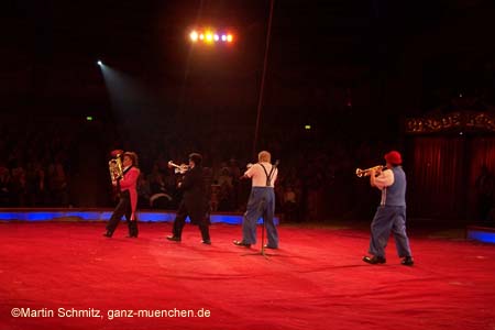 051225circus_krone135