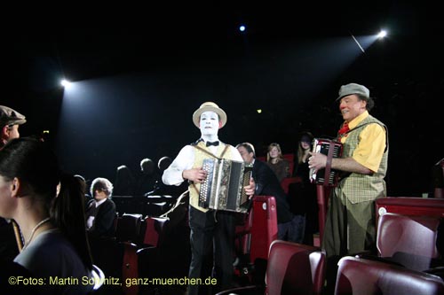 070201krone_clowns02