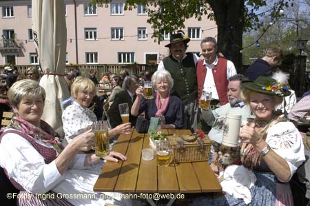 060501brunnwart_maibaum53