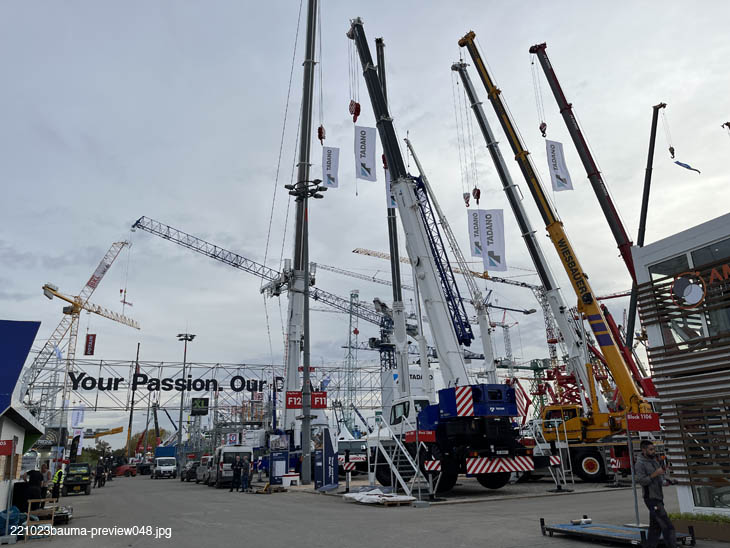Kranwald auf der bauma 2022 (©Foto. Martin Schmitz)