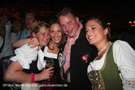 060520nacht_tracht47