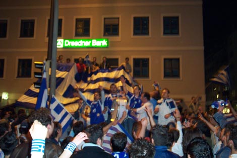 04em_griechenfeier09