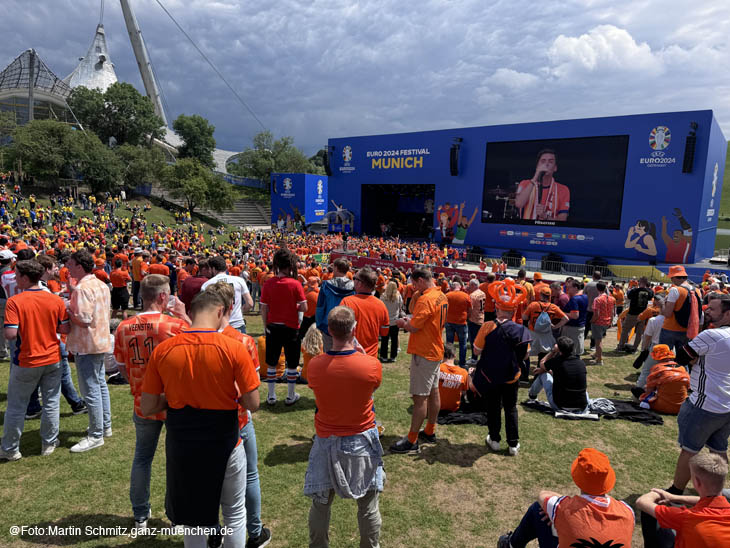 Bühnenprogramm mit holländischen und tumänischen Acts in der  Fan-Zone Olympiapark am 2.7.2024 (©Foto: Martin Schmitz)