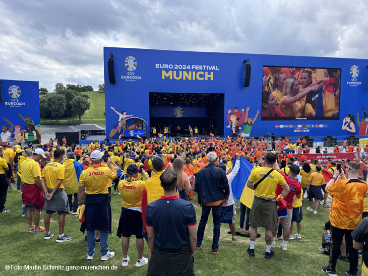 Bühnenprogramm mit holländischen und tumänischen Acts in der  Fan-Zone Olympiapark am 2.7.2024 (©Foto: Martin Schmitz)