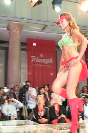 060607triumph_dessous019