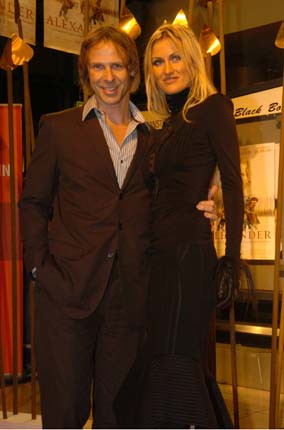 Premierenbild_06_463x700