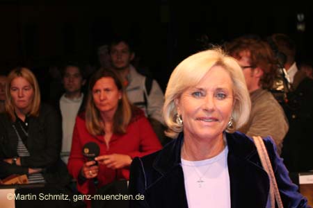 061011crowe_premiere06