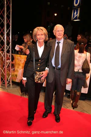 061011crowe_premiere30