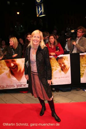 061011crowe_premiere70