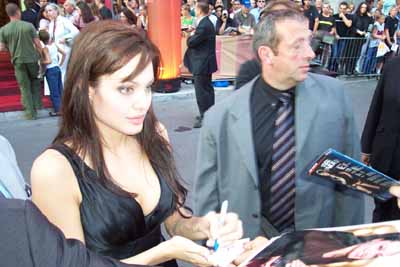 angelina_jolie_q03