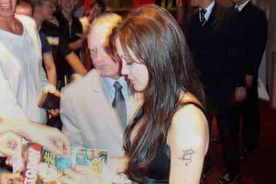 angelina_jolie_q10