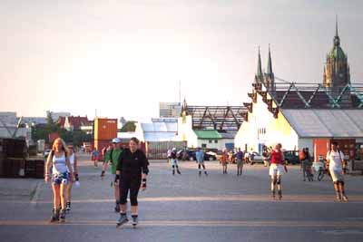 030804wiesnaufbau_q07lauf