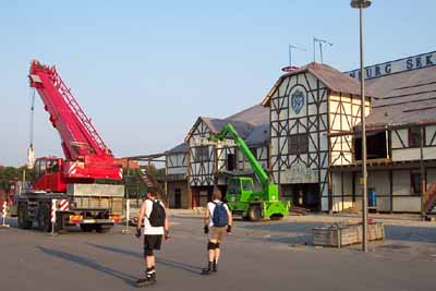 030811wiesnaufbau_q21