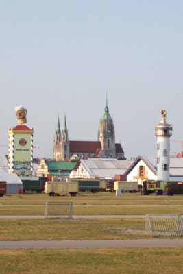 030817wiesnaufbau_mlm_h01