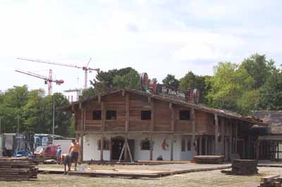 030820wiesnaufbau_q18kaef