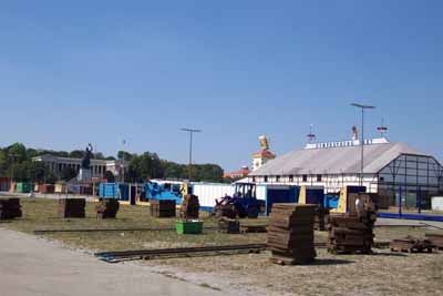 030823wiesnaufbau_q16