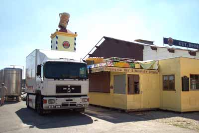 030823wiesnaufbau_q25