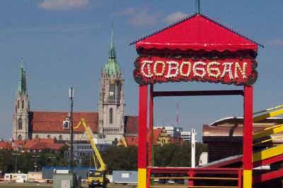 030903wiesnaufbau2_q200014