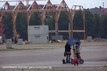 050708wiesnaufbau01