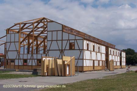 050722wiesn_weinzelt02