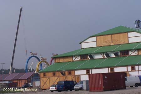 050831wiesnaufbau02