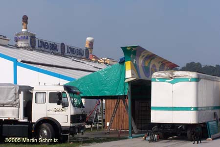 050831wiesnaufbau06