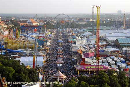 060924wiesn_paulskirche04