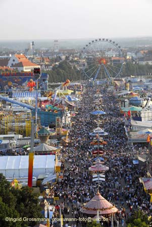 060924wiesn_paulskirche07