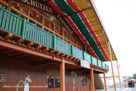 060826wiesn_aufbau_ms02