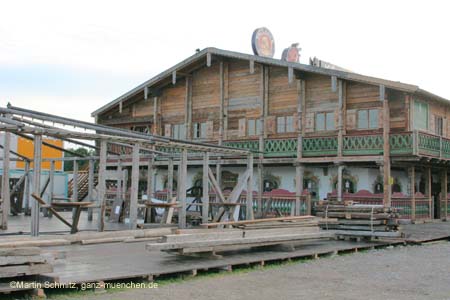060826wiesn_aufbau_ms15
