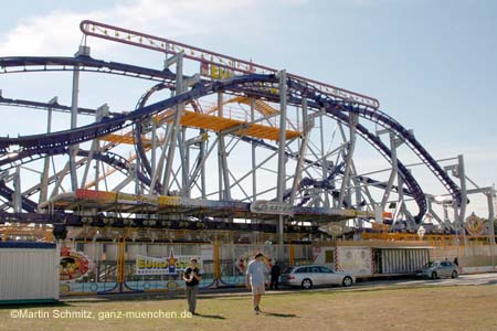 060910aufbau_wiesn05