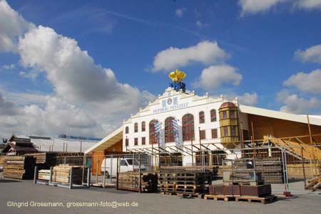 060823wiesn_aufbau_ig02
