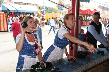060925lufthansa_wiesn63