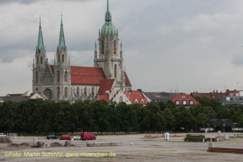 070712wiesnaufbau03