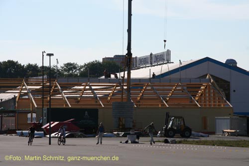070801wiesnaufbau02