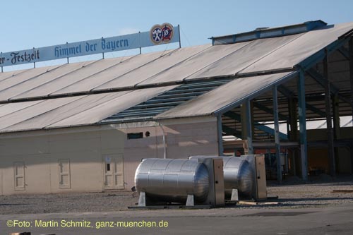 070801wiesnaufbau15