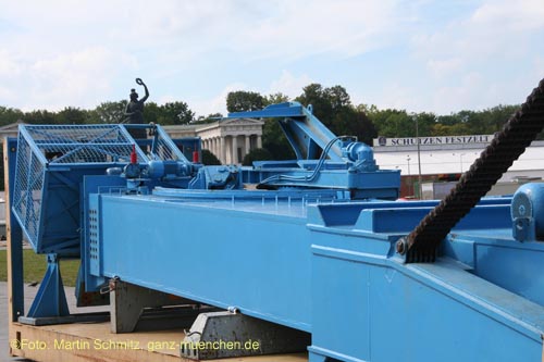 070827wiesnaufbau023