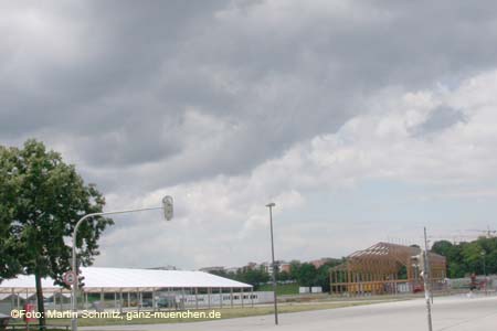 080721aufbau_wiesn01