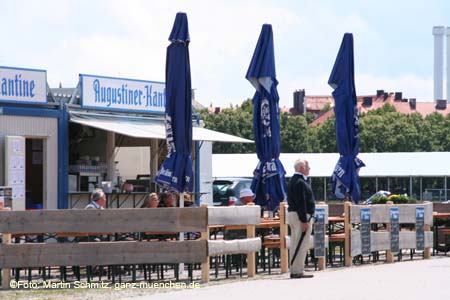 080721aufbau_wiesn60