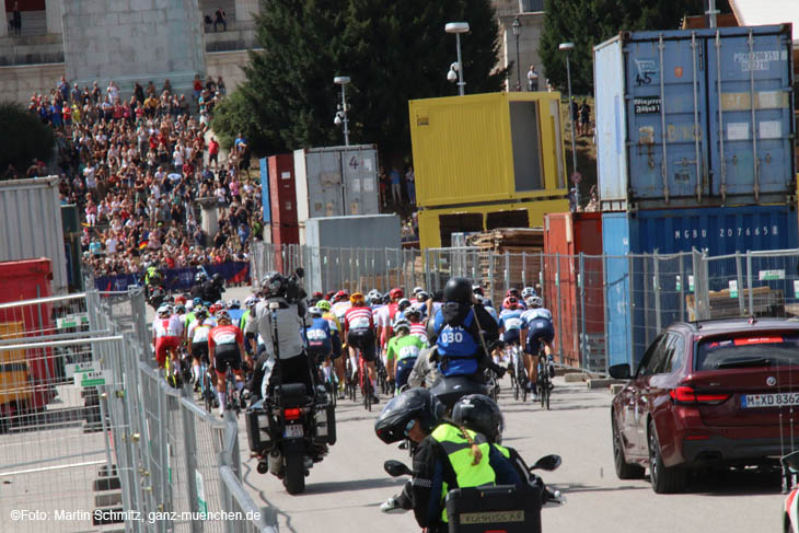 Impressionen Wiesnaufbau Tag 63 - 21.08.2022 (Sonntag) - mit Durchfahrt der Radrennfahrerinnen der European Championships 2022 / 220821wiesnaufbau003 ©Fotos: Martin Schmitz 