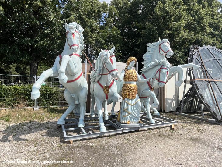 Die Pferde vom Marstall Zelt sind eingetroffen: Aufbau-Arbeiten auf der Theresienwiese 22.07.2023 (Samstag) (©Foto: MartiN Schmitz)